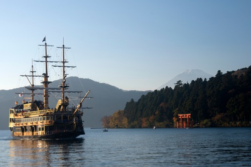 500 x 333 Ashinoko pirate ship cruise Hakone National Park