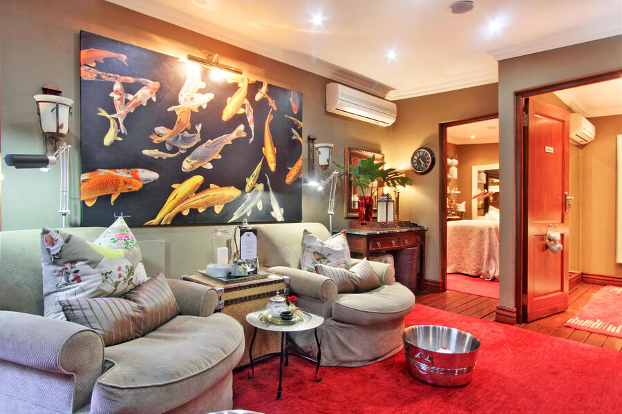 Madiba luxury Suite living area