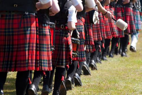 Scottish pipers 500 x 333