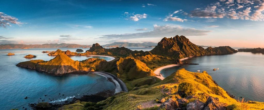 1920 x 800 Padar Island Komodo