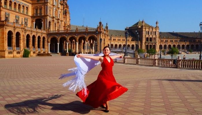 Flamenco dancer Seville 900x550 1 e1671619375174