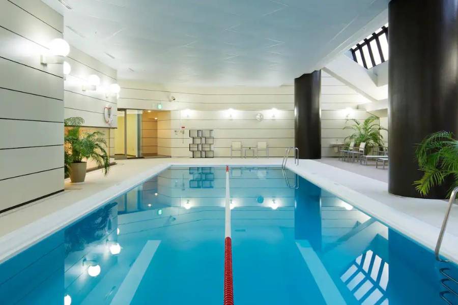 Hilton Tokyo Pool