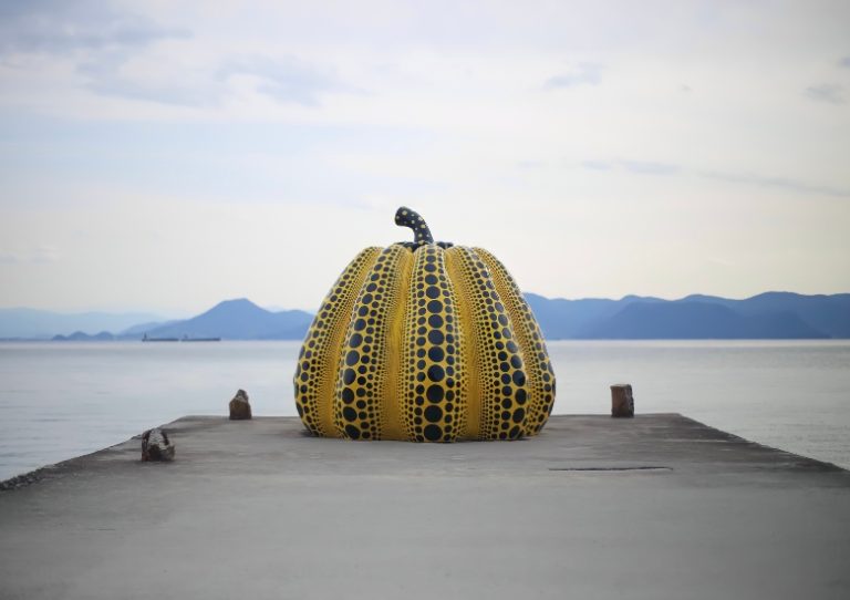 Yellow pumpkin, Naoshima (1)