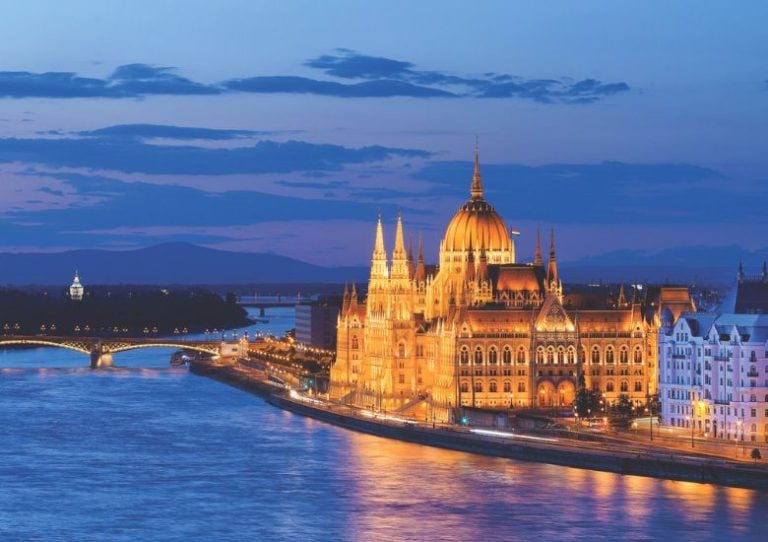 AmaWaterways Budapest at night 780x550