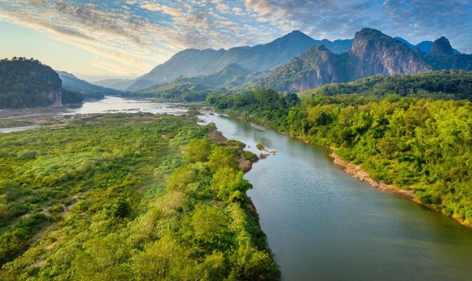 Mekong River, Laos 670x400
