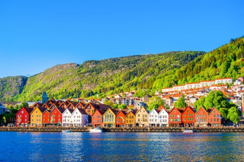 Cruising: Havila Overnight Voyage towards Alesund