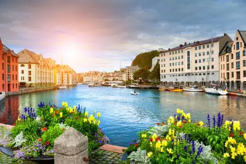 Alesund: Arrival into Alesund