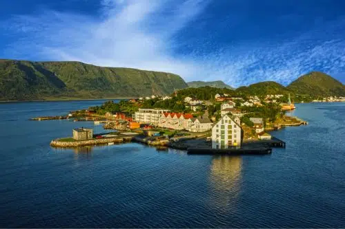 Cruising: Havila Overnight Voyage towards Trondheim