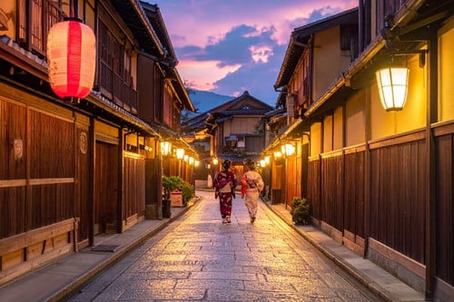 Kyoto: Bullet Train to Kyoto & Evening Geisha Walk image 2