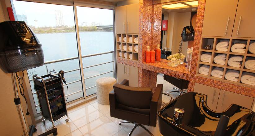 AmaReina Salon 822x440