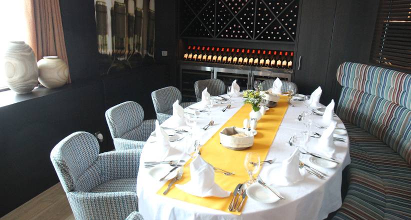 AmaReina Wine room 822x440